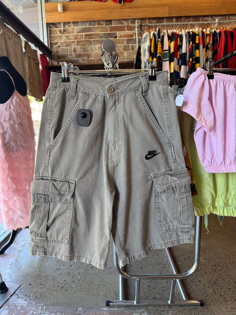 VINTAGE NIKE CARGO SHORTS 25