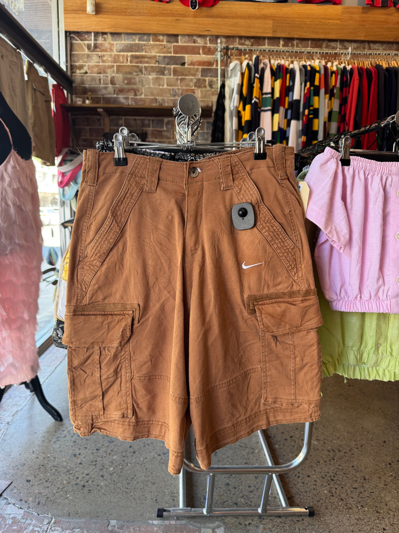 VINTAGE NIKE CARGO SHORTS 30