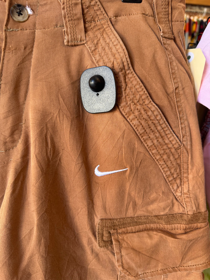 VINTAGE NIKE CARGO SHORTS 30