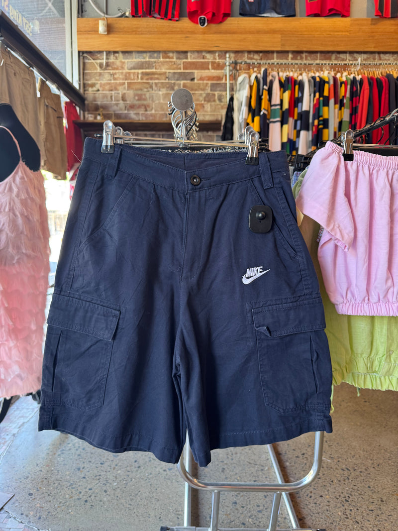 VINTAGE NIKE CARGO SHORTS 26