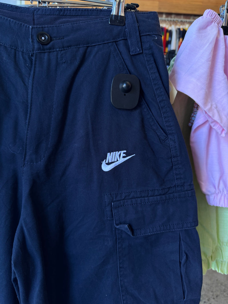 VINTAGE NIKE CARGO SHORTS 26