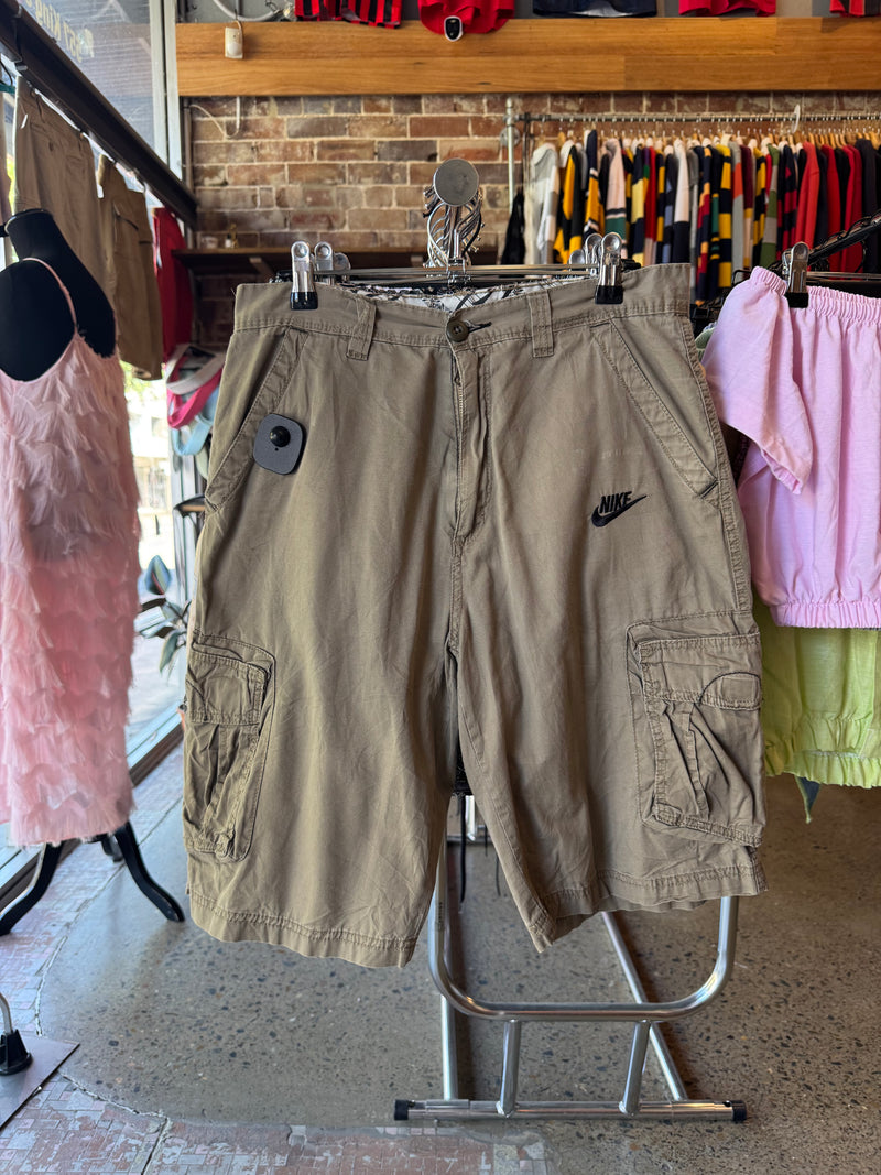 VINTAGE NIKE CARGO SHORTS 30