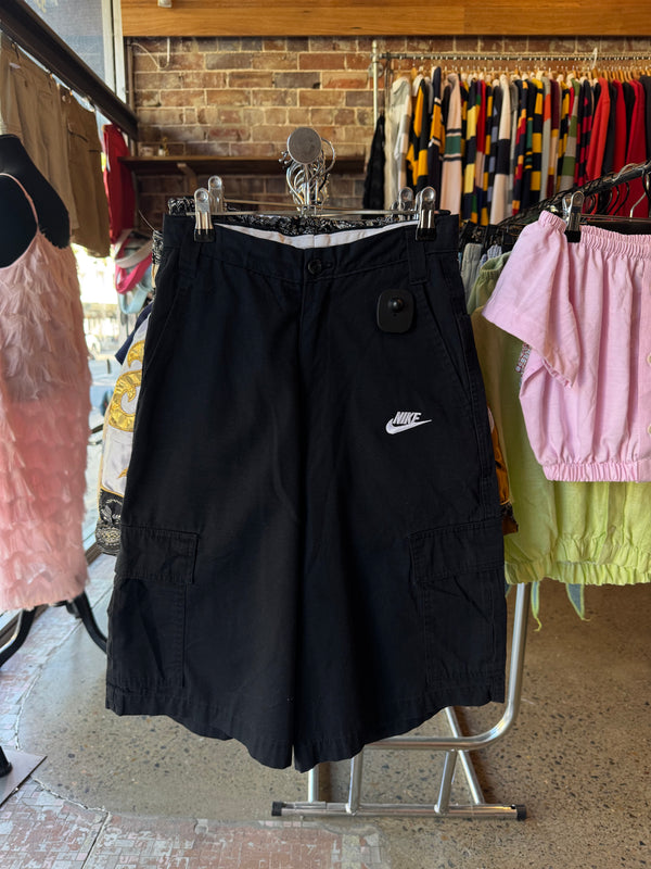 VINTAGE NIKE CARGO SHORTS 24