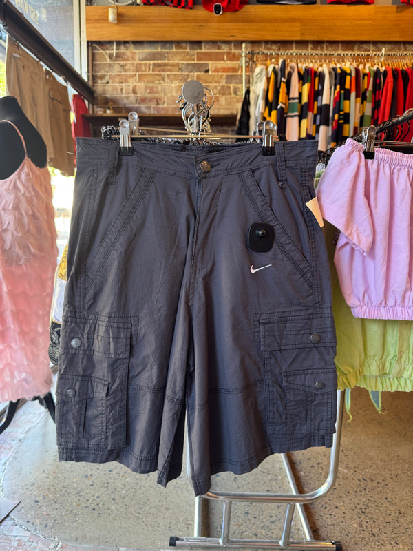 VINTAGE NIKE CARGO SHORTS 31