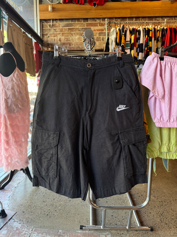 VINTAGE NIKE CARGO SHORTS 28