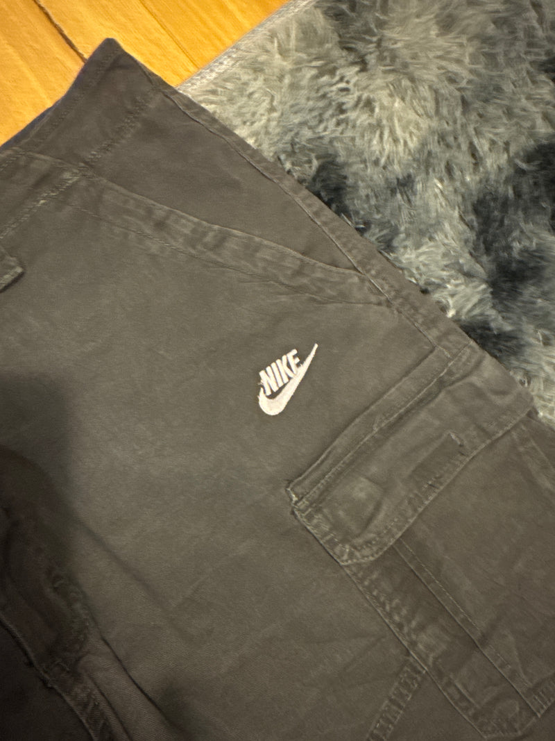 VINTAGE NIKE CARGO SHORTS 37