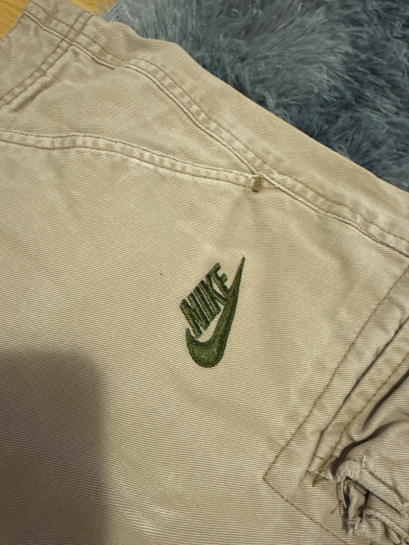 VINTAGE NIKE CARGO SHORTS 31